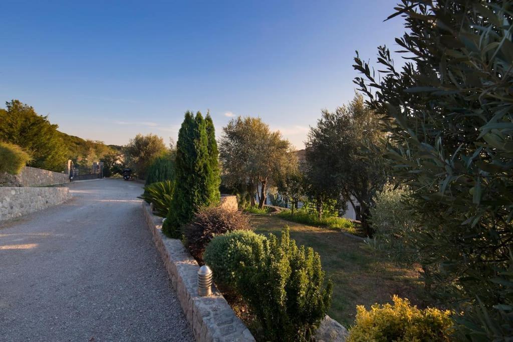 Gradina Villa