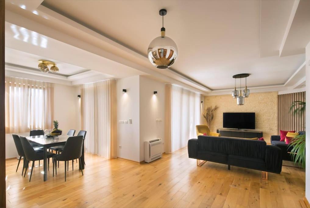 Gradina Villa